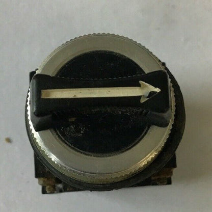 GENERAL ELECTRIC CR104B2221 SELECTOR SWITCH 3POS 150V SILVER COLOR RING**LOTOF2*