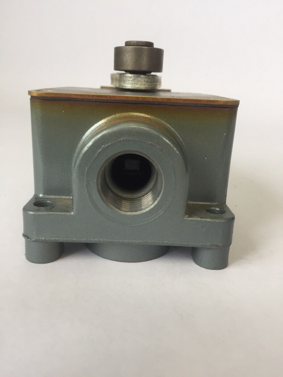 ALLEN BRADLEY 801-ASC27 LIMIT SWITCH ROLLER LEVER NO-NC CONTACTS 600V AC/DC