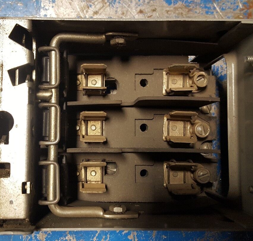 ITE V7B3222 TWIN FUSIBLE CLAMPMATIC VACU BREAK PANELBOARD SWITCH 60A 240V 3P 15