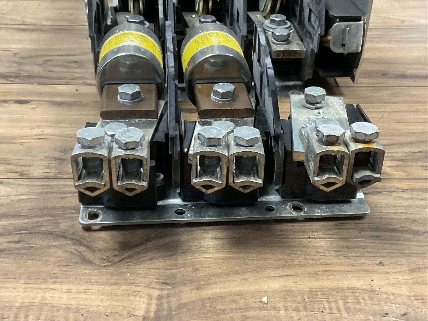ALLEN BRADLEY 1494V-DS600 SER D DISCONNECT SWITCH 600A 600VAC 500HP 250VDC  50HP