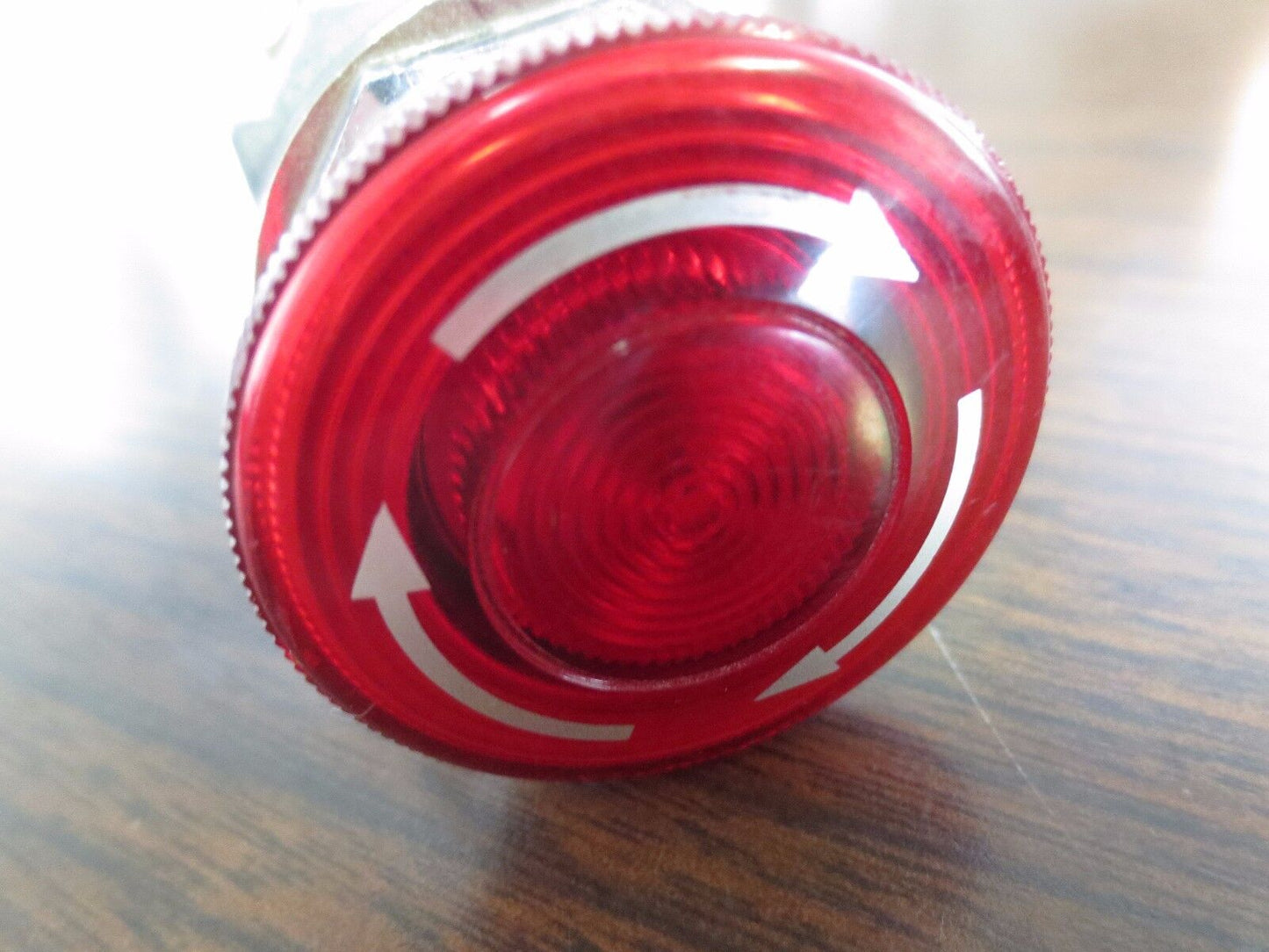 IDEC AVLD39902N MUSHROOM-HEAD PUSH BUTTON, TWIST RELEASE RED CAP / LENS