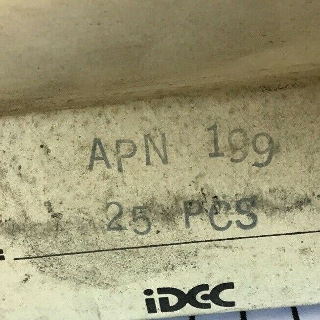 IDEC APN 199 PUSHBUTTON ***LOTOF25***