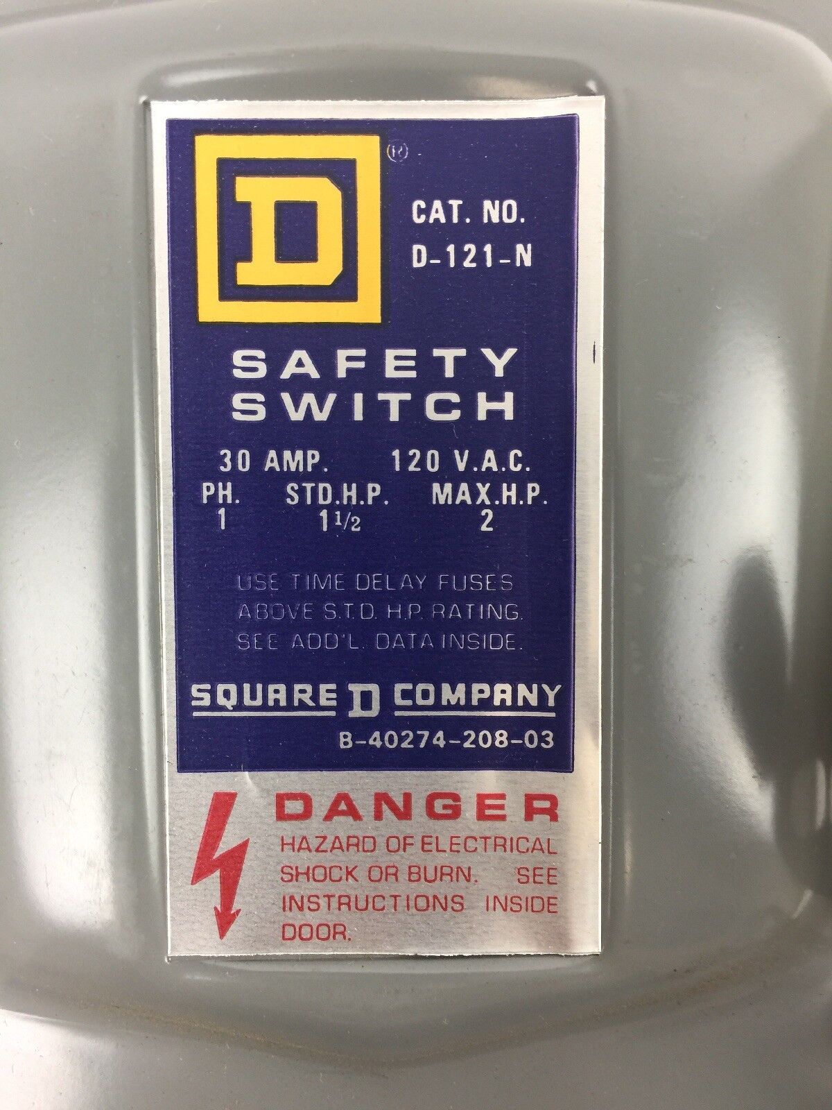 SQUARE D D-121-N SAFETY SWITCH 30 AMP 120 V.A.C. PH 1 STD H.P. 1 1/2 MAX H.P. 2