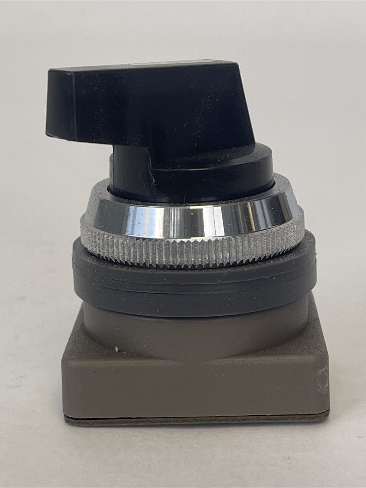 IDEC ASN 2L00 B SELECTOR SWITCH (LOT OF 25)