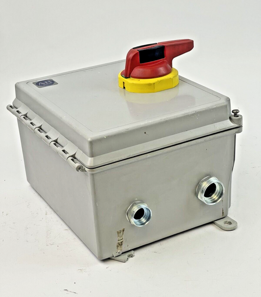 ALLEN-BRADLEY - 194R-KC30-1753-PY SER.B - ENCLOSED MOLDED CASE SWITCH REV. 6-74