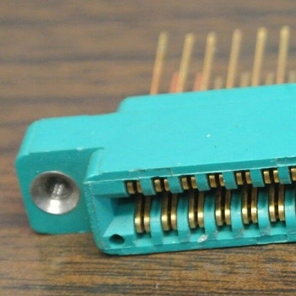 3VH65 / 1JND3 / 8113 130-PIN CONNECTOR