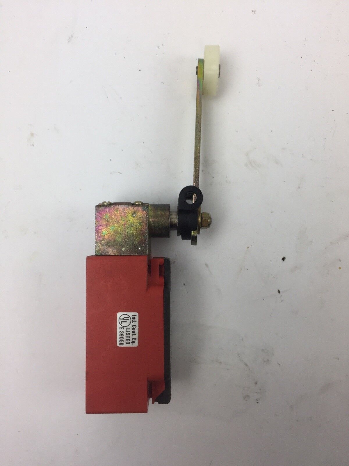 ALLEN BRADLEY 802S-C33P2-S7 LIMIT SWITCH 300V 10A SERIES A