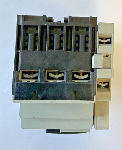 ALLEN BRADLEY 140M-C2E-B63 SER.C MOTOR PROTECTOR W/140-C-A AUX CONTACT SER.A