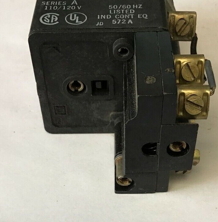 SQUARE D 9001KT-1 PILOT LIGHT PUSH TO TEST 120V 60HZ SER.B ORANGE CAP