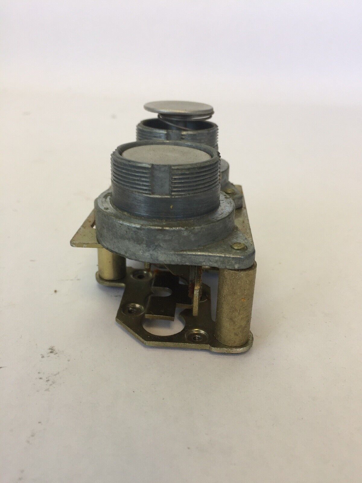 GE CR2940UM600E HEAVY DUTY OILTIGHT PUSHBUTTON OPER ONLY LESS COLOR RINGS MAINT