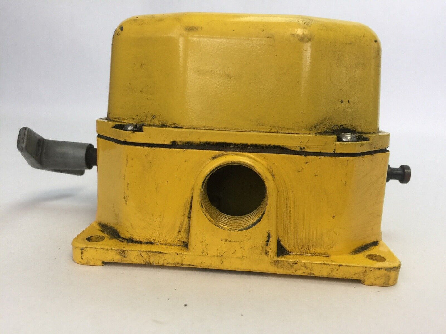REES 04944-240 CABLE OPERATED SWITCH A600,AC15,N300,DC 13