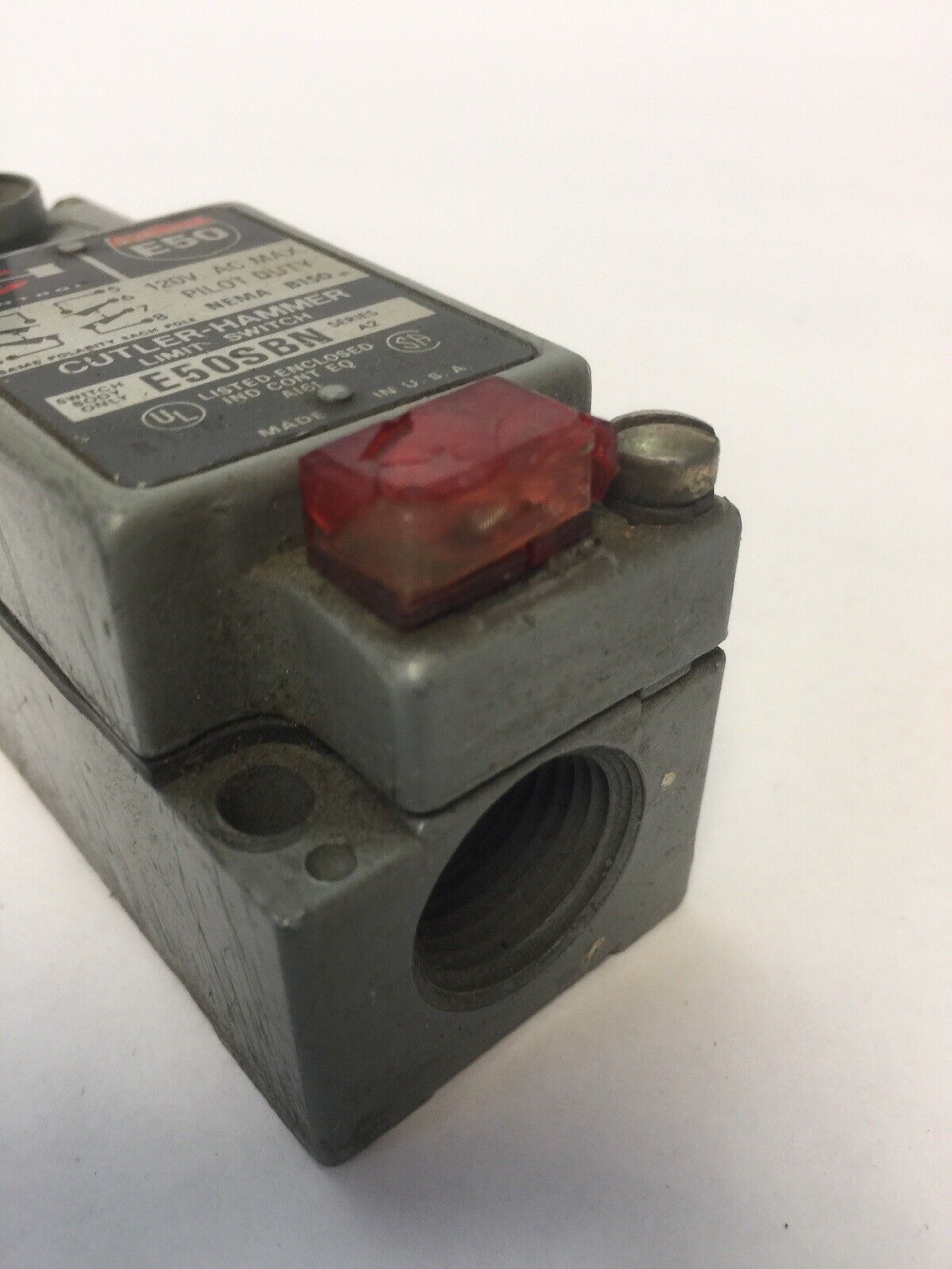 CUTLER HAMMER E50SBN LIMIT SWITCH 120VAC SER A2 NEMA B150 E50DR1 OPERATING HEAD