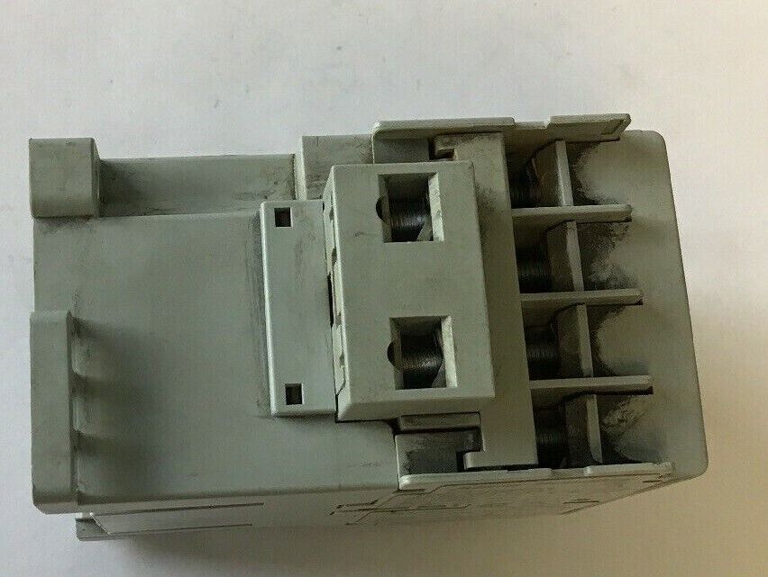 ALLEN BRADLEY 100-C09*01 SER.A 600VAC MAX 32A  CONTACTOR