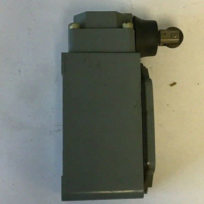 CUTLER HAMMER 10316H284B LIMIT SWITCH W/O LEVER 600VAC