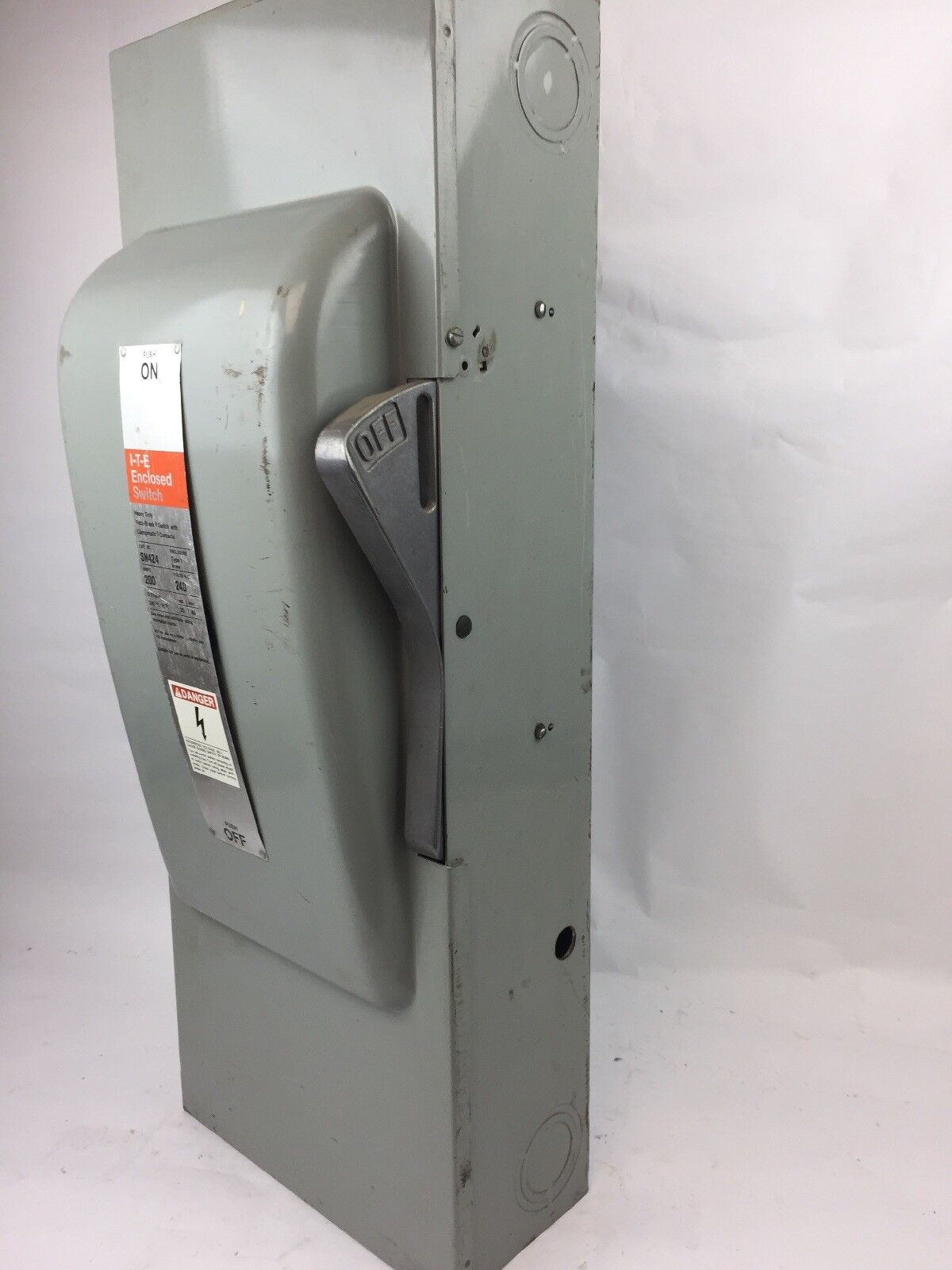 ITE SN424 HD VACU-BREAK SWITCH W/CLAMPMATIC CONTACTS 200 AMPS 240 VAC 3 PHASE