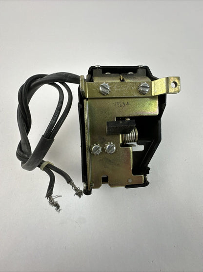 GE TVST12R SHUNT TRIP 120-240VAC 50/60HZ 125VDC CIRCUIT BREAKER ACCESSORY