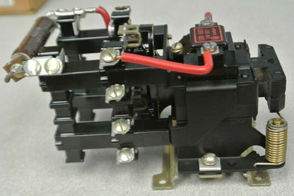 ALLEN-BRADLEY 700-BA300A1, Series A / RELAY / 3-POLE / N.O. / 120V / NEW SURPLUS