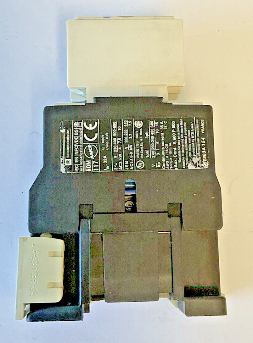 TELEMECANIQUE SQUARE D LC1D1801, LADN11, LA4DA1E CONTACTOR LC3D320B70SB261