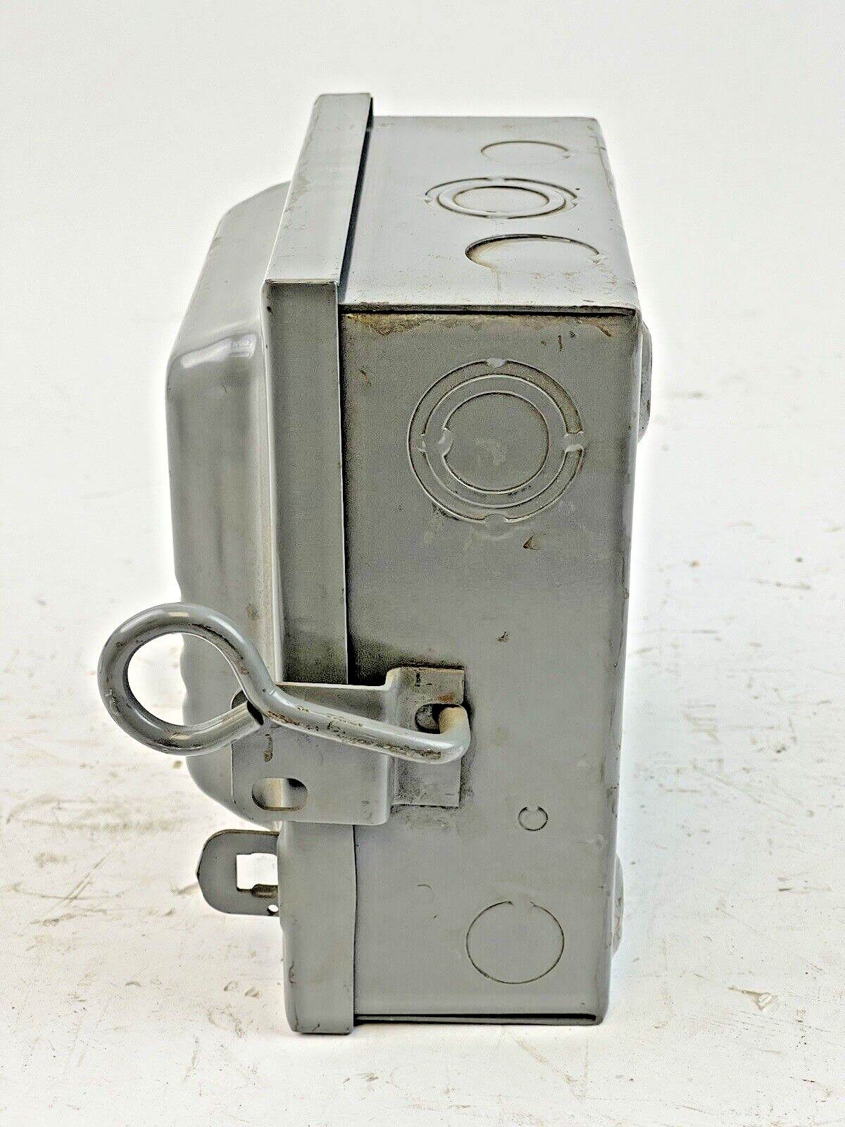 FEDERAL PACIFIC - 7332 - ENCLOSED SWITCH - 30 AMP, 3 POLE, 240 VAC, NEMA TYPE 1