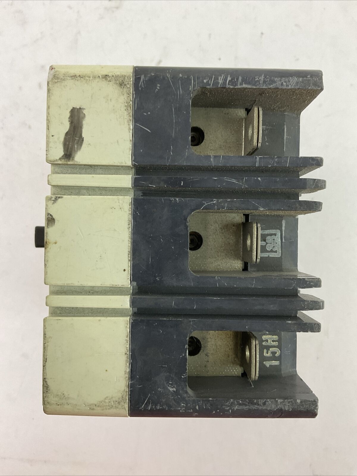 CHALLENGER CE3015 15AMP 480VAC 250VDC 3P MOLDED CASE CIRCUIT BREAKER 6626C03G03