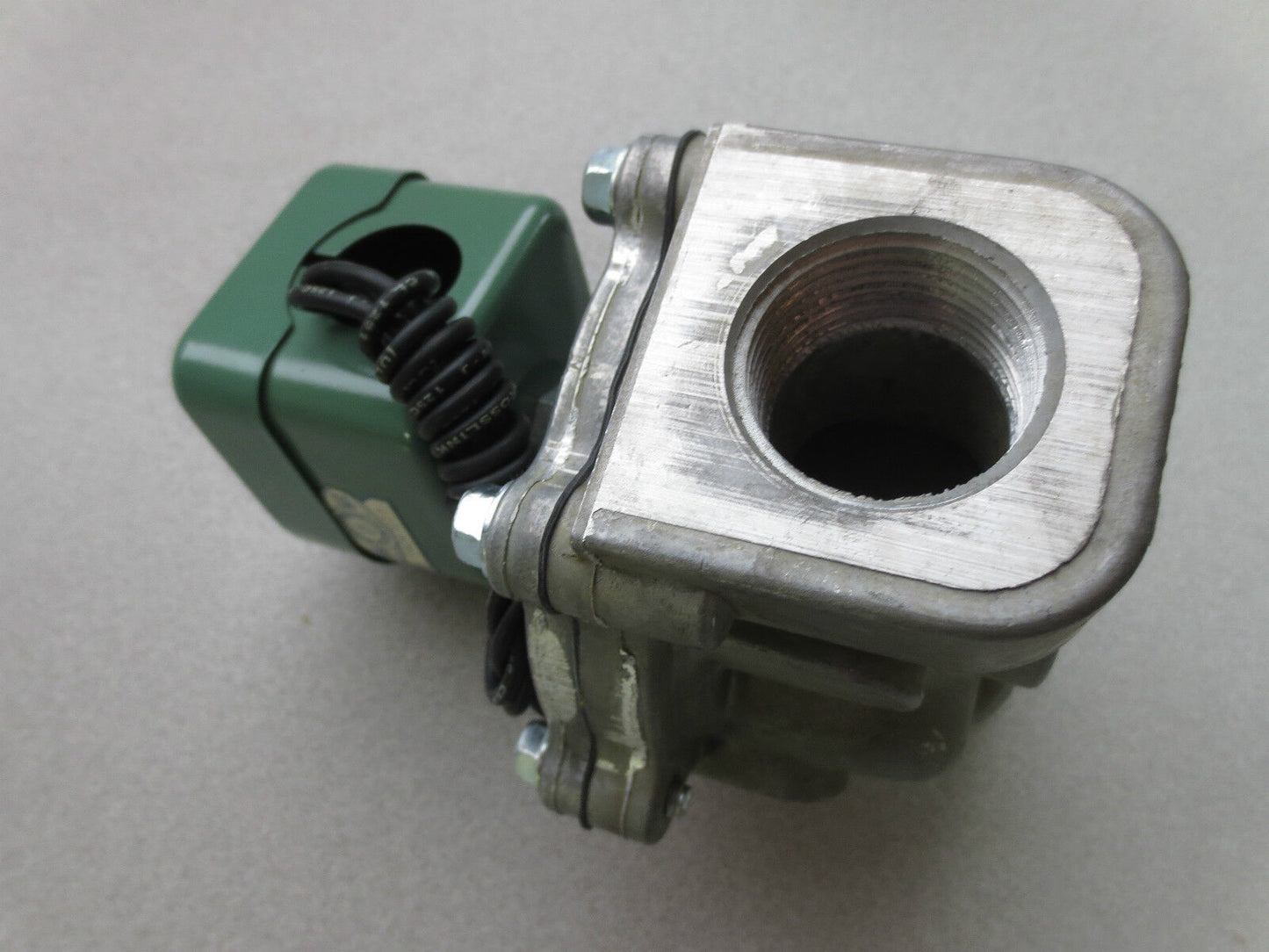 ASCO 8215A50VM VALVE 2NC 110/50 120/60 1" PIPE 1-1/4" ORIFICE 10-3 TORR