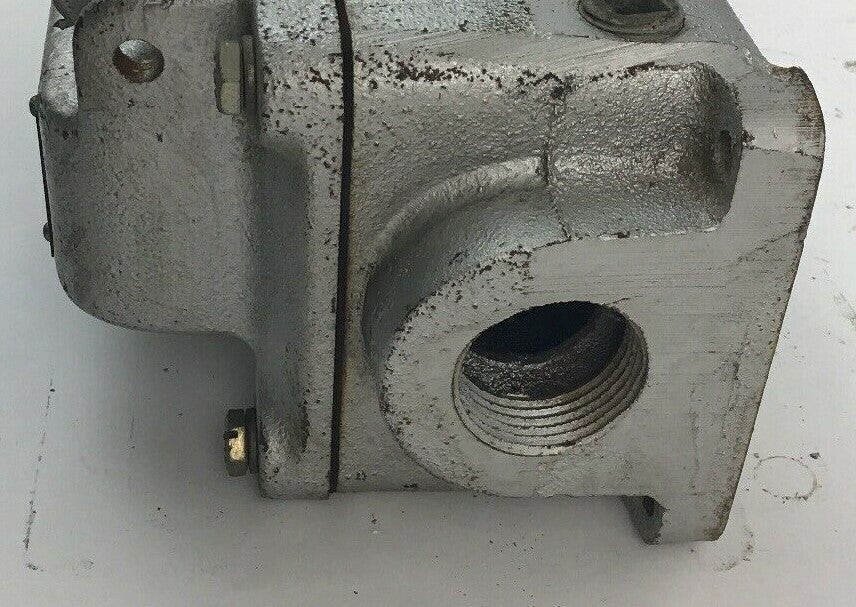WESTINGHOUSE TYPE HDW PUSHBUTTON STATION 35 E 3110  600VOLTS