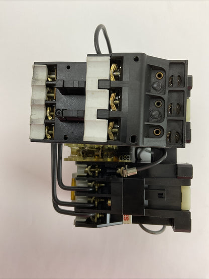 ALLEN BRADLEY 104-A0N9D3 REVESRSING STARTER SER B 600VAC 7-1/2HP  COIL 120V 60HZ