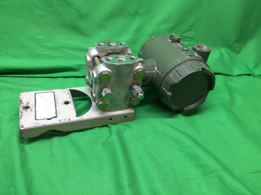 YOKOGAWA UNI PRESSURE TRANSMITTER YA12F-SET4/FMF1/BR1 140 PSI 24V DC