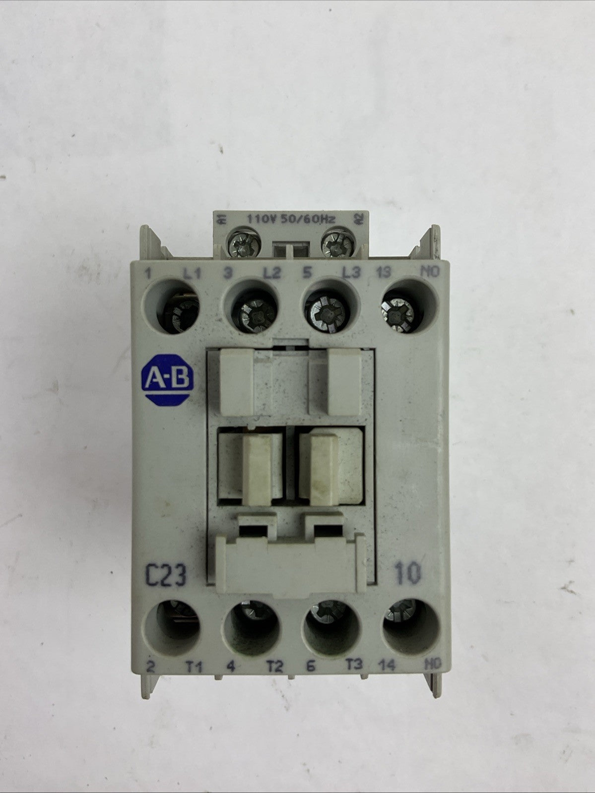 ALLEN BRADLEY 100-C23*10 SER C CONTACTOR 600VAC 30A 3PH 15HP COIL 110V 50/60HZ