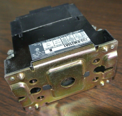 ALLEN-BRADLEY 700-RM210A1 - TYPE RM AC RELAY, OPEN - 115/120V, 60Hz NEW SURPLUS