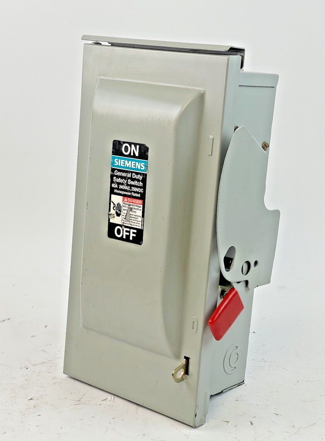 SIEMENS - GF322NR -  RAINPROOF SAFETY SWITCH - 3 POLE, 60A, 240 VAC, TYPE 3R