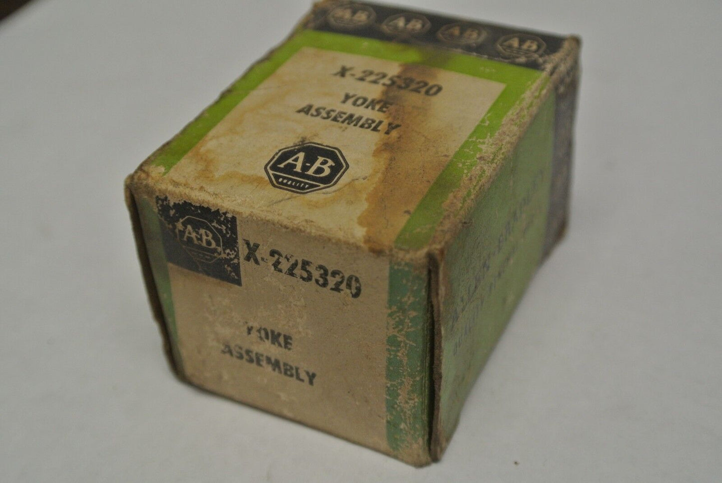 ALLEN-BRADLEY X-225320 YOKE ASSEMBLY / NEW SURPLUS