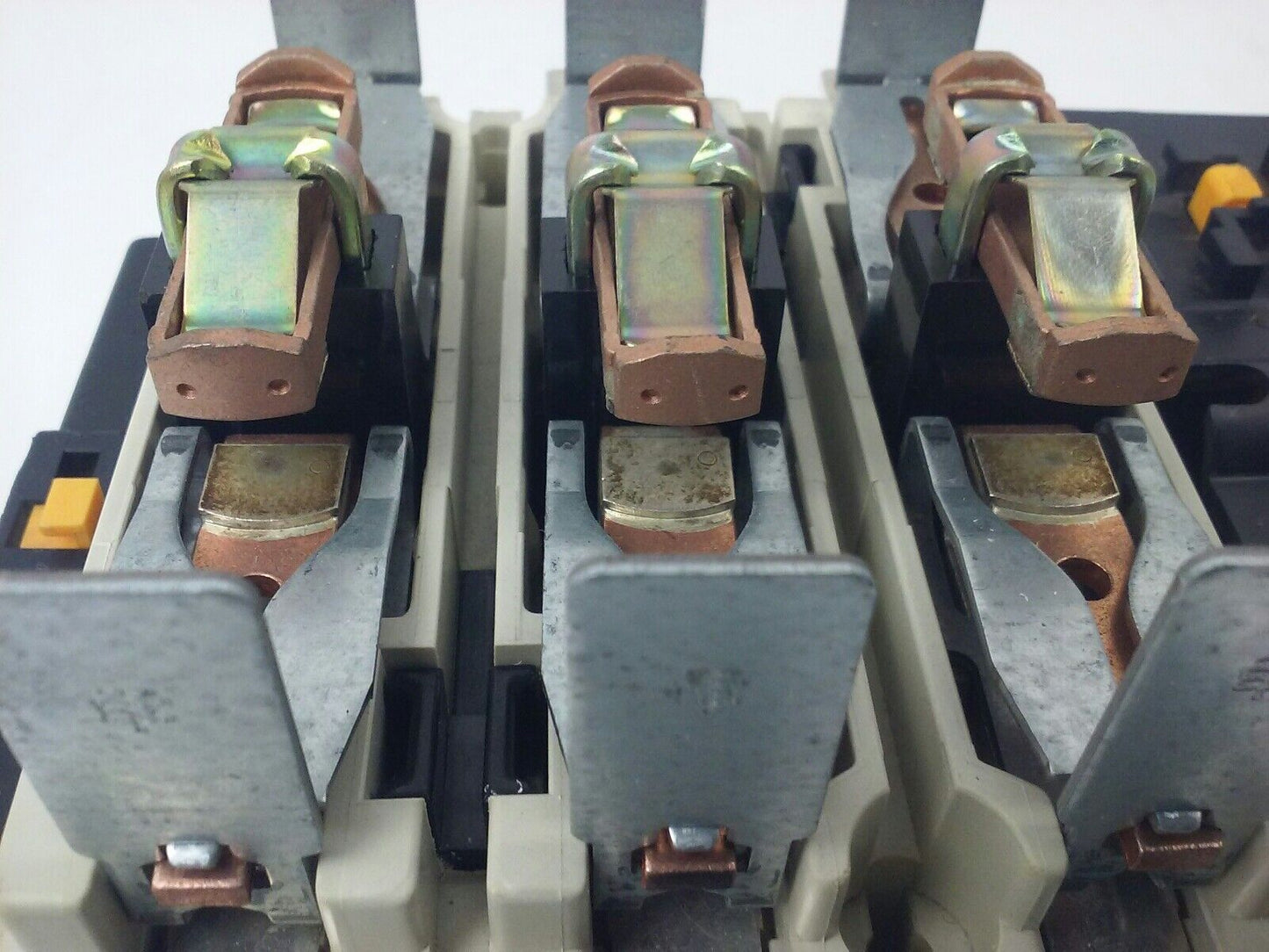 TELEMECANIQUE LC1F115 CONTACTOR, 3PH, 600V, 175A, 100HP, W/ LX1FF020 20/24V COIL