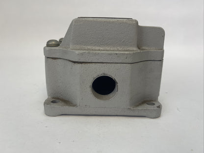 SQUARE D CLASS 9001 TYPE GR21 PUSHBUTTON START STOP STATION 600V