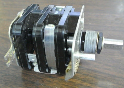 ALLEN-BRADLEY 908531 ROTARY PILOT SWITCH - SPECIAL - BULLETIN 806 - NEW SURPLUS