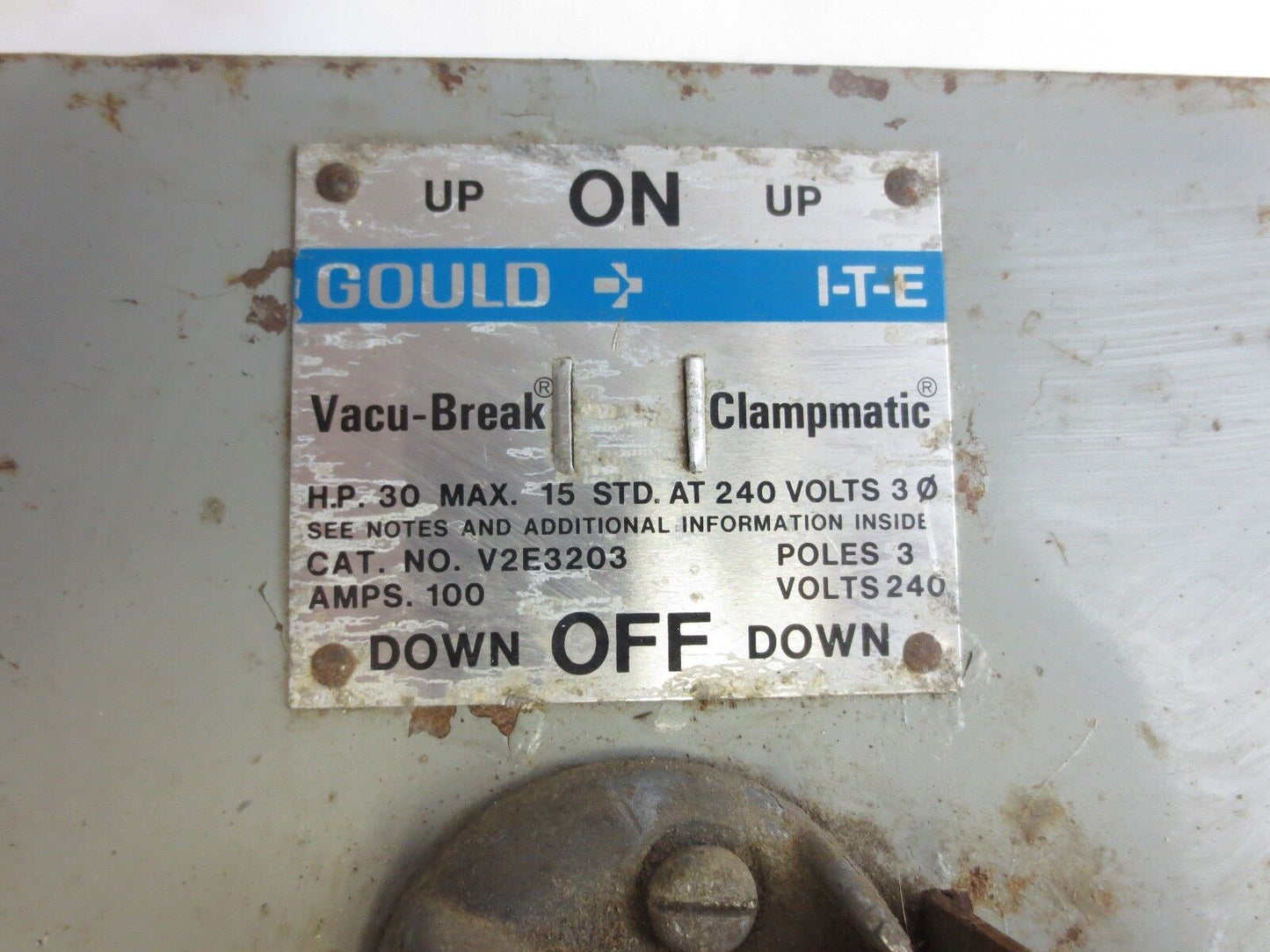 I-T-E / GOULD VACUBREAK FUSIBLE PANEL SWITCH - 240VAC, 100A, 3-POLE - CLAMPMATIC