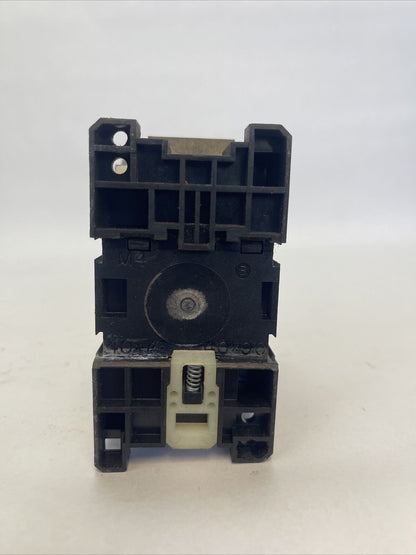 ALLEN BRADLEY 100-A30N*3 CONTACTOR SER B 30A 600VAC COIL HU473 120/110V 60/50HZ