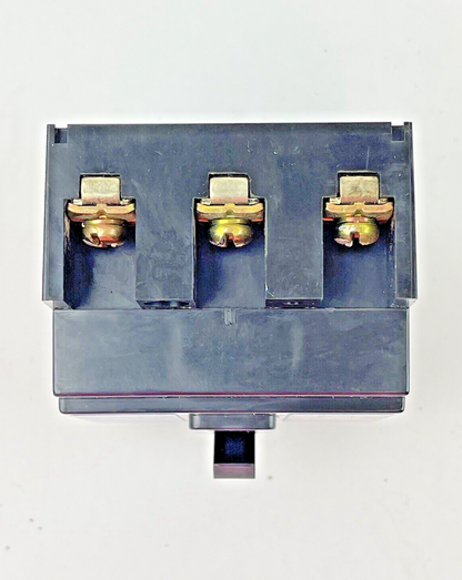 TERASAKI - XE30NS- CIRCUIT BREAKER - 3 POLE, 30 AMP, 50-60Hz, 220 VAC