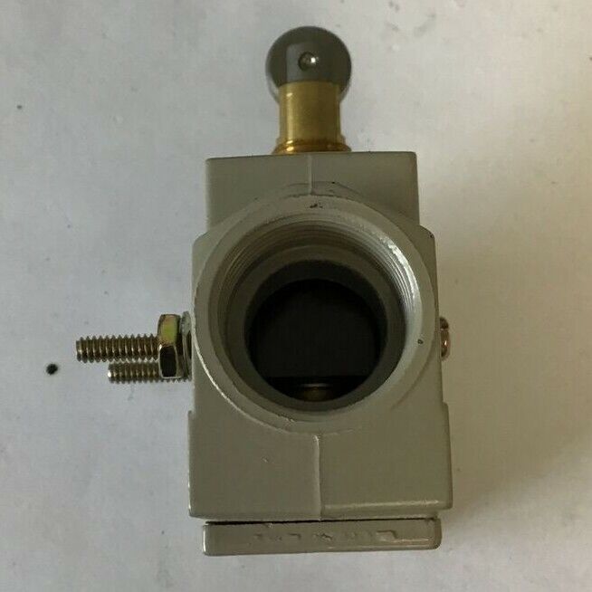 OMRON ZE-Q21-2S LIMIT SWITCH 250VDC 480VAC 15A 1/2HP