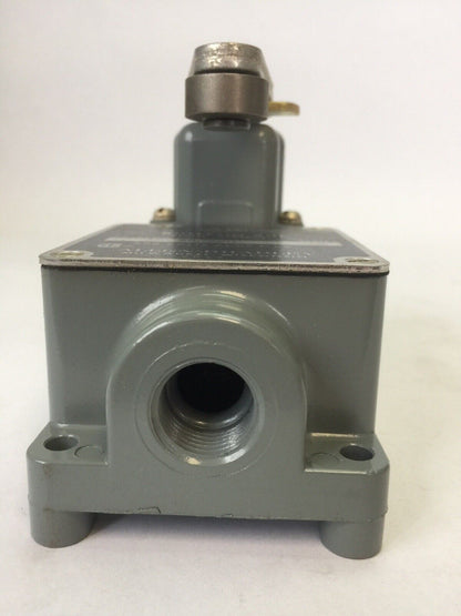 ALLEN BRADLEY 801-ASC220 LIMIT SWITCH ROLLER LEVER 600V AC/DC 1 N.O.-1 N.C. CONT