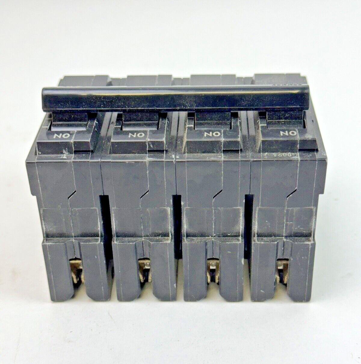 GE - THQMV4200 - THERMAL MAGNETIC CIRCUIT BREAKER - 4 POLE, 200 A, 240 VAC