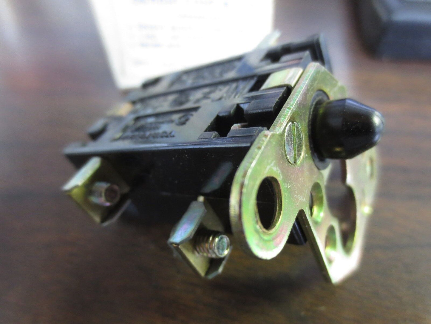 GENERAL ELECTRIC CR2940U202 HEAVY-DUTY OILTIGHT CONTACT BLOCK - NEW SURPLUS
