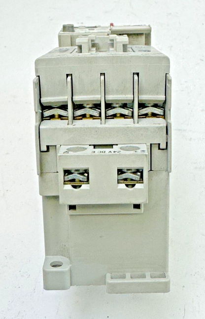 ALLEN-BRADLEY 100-C09D*10 SER. A CONTACTOR W 24VDC COIL & 193-EA1DB SER. B RELAY