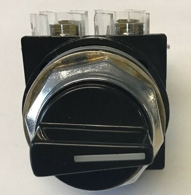 GENERAL ELECTRIC CR104P SELECTOR SWITCH 3POS. NEMA A600
