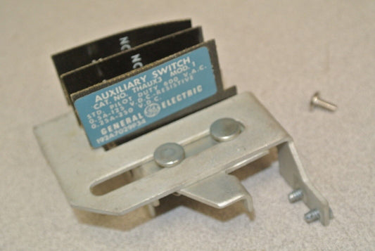 GENERAL ELECTRIC THAUX3 AUXILIARY SWITCH KIT / 600VAC / 250VDC / NEW SURPLUS