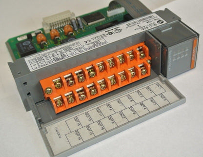 ALLEN-BRADLEY 1746-OX8 Ser. A- SLC500 OUTPUT MODULE - 5-250VAC, 5-125VDC