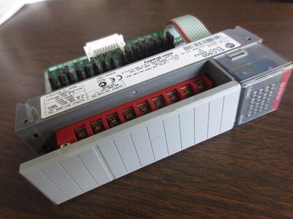 ALLEN-BRADLEY 1746-OA16 Ser. D - OUTPUT MODULE for SLC500 - "OCTAL"