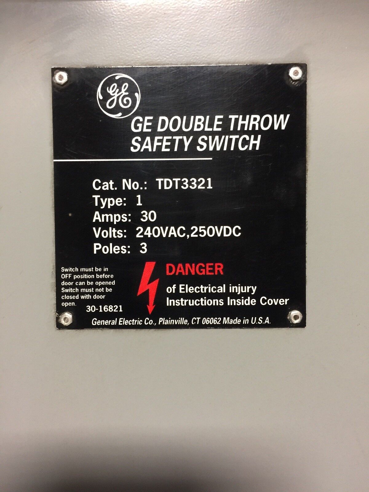 GE TDT3321 DOUBLE THROW SAFETY SWITCH 30 AMP 240 VAC 250 VDC 3 POLES TYPE 1