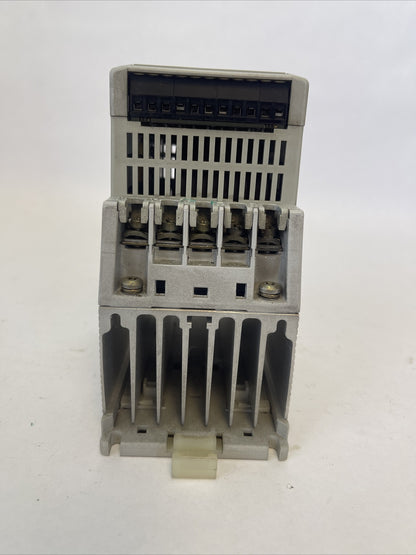 ALLEN BRADLEY 160-BA02NPS1 SER B FRN 5.01 SPEED CONTROLLER OUTPUT 380-460V 1.7A