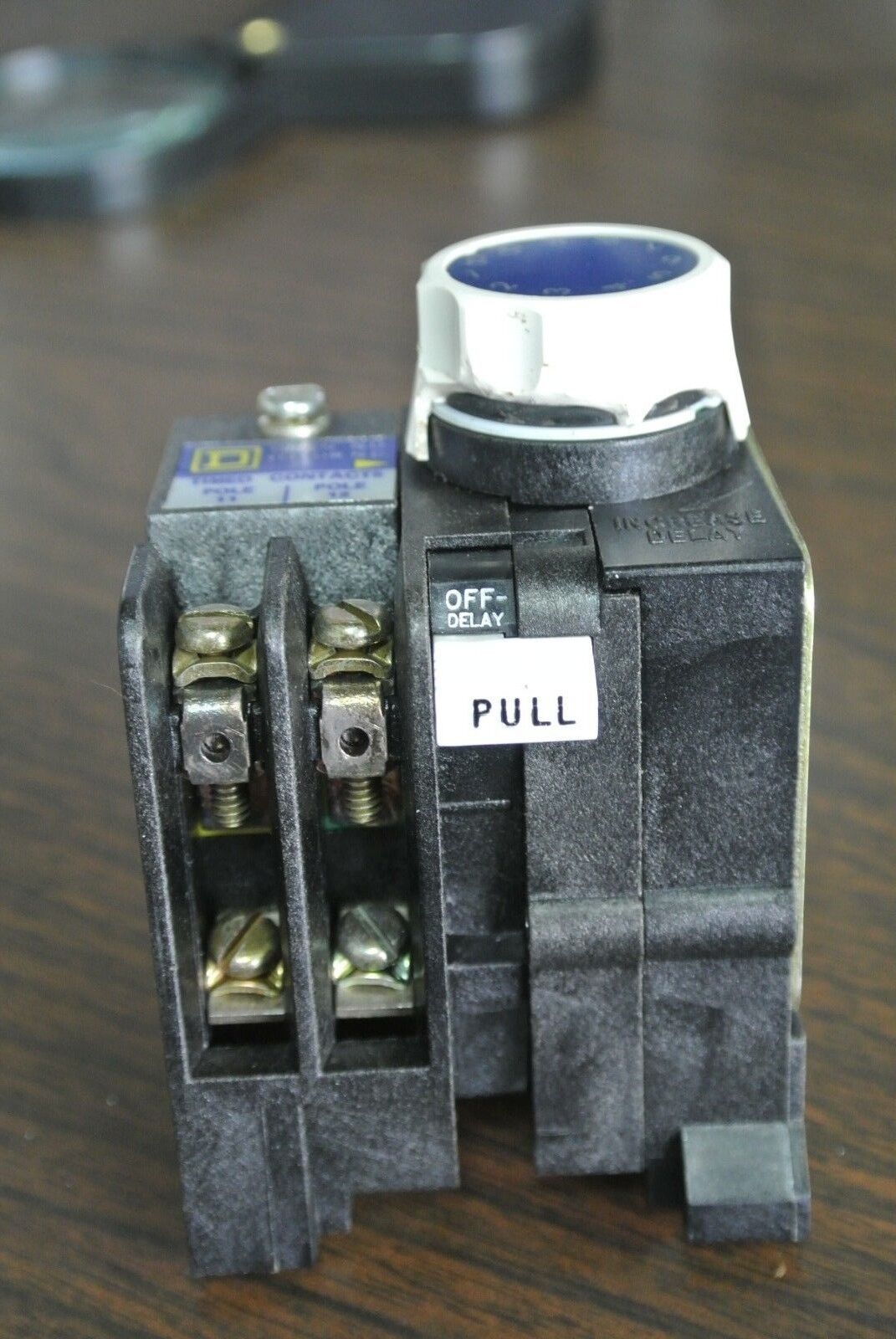 SQUARE D CLASS 8501, TYPE LT TIMING RELAY - NEW SURPLUS, but KNOB is CRACKED